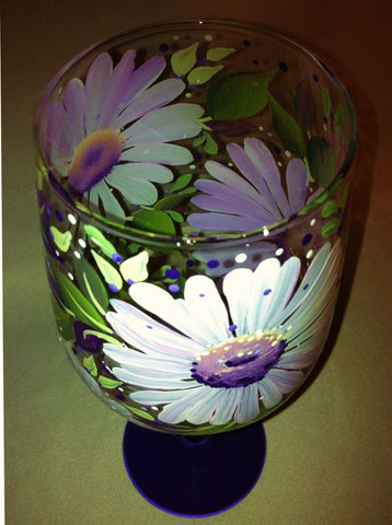 WHITE DAISIES WINE GLASS