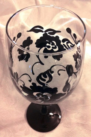 BLACK DAMASK WINE GLASS