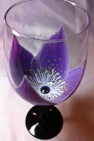 PURPLE FLOWER WINE GLASS