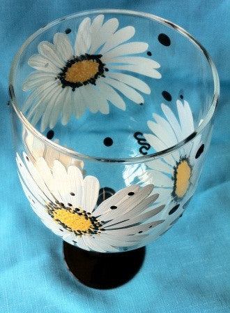 STILL ANOTHER DAISY WINE GLASS